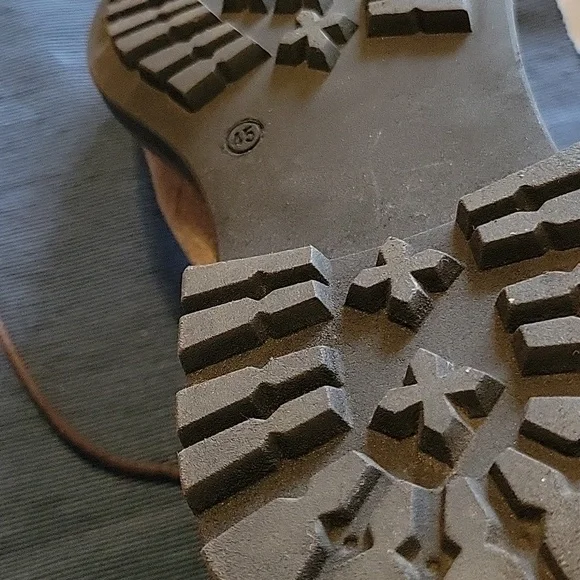 Unitnyndiversity NWOB Suede  Boots - Picture 9 of 9